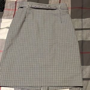 Houndstooth pencil skirt
